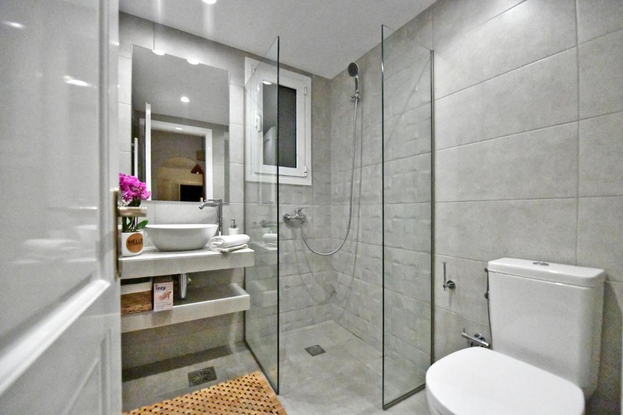 Amazing 2 bedroom apartment overlooking the Marina at Vourkárion Buitenkant foto