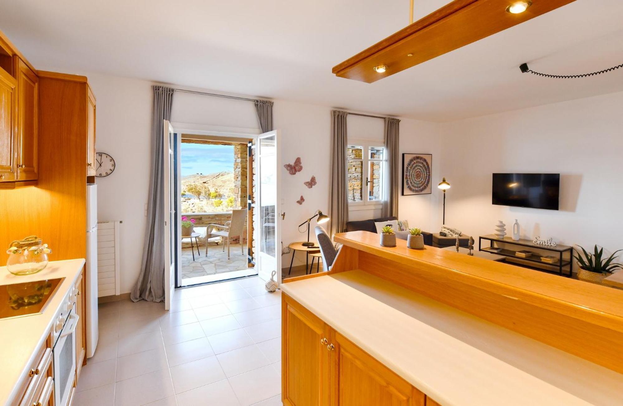 Amazing 2 bedroom apartment overlooking the Marina at Vourkárion Buitenkant foto