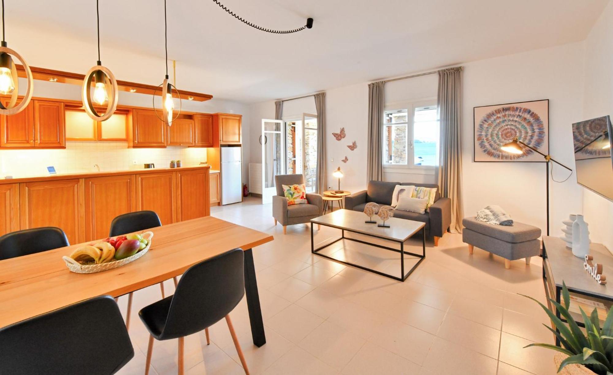 Amazing 2 bedroom apartment overlooking the Marina at Vourkárion Buitenkant foto